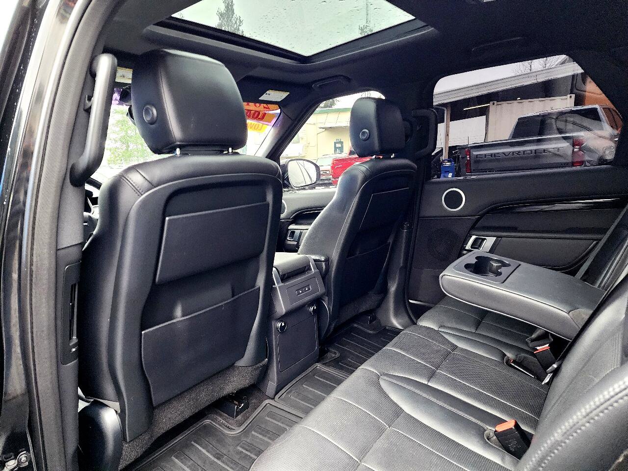 Used 2017 Land Rover Discovery SE image 20