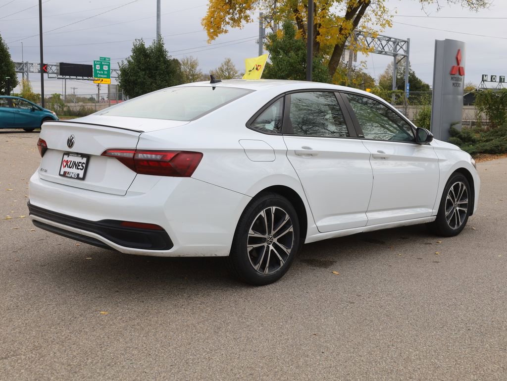 Used 2023 Volkswagen Jetta Sport image 10