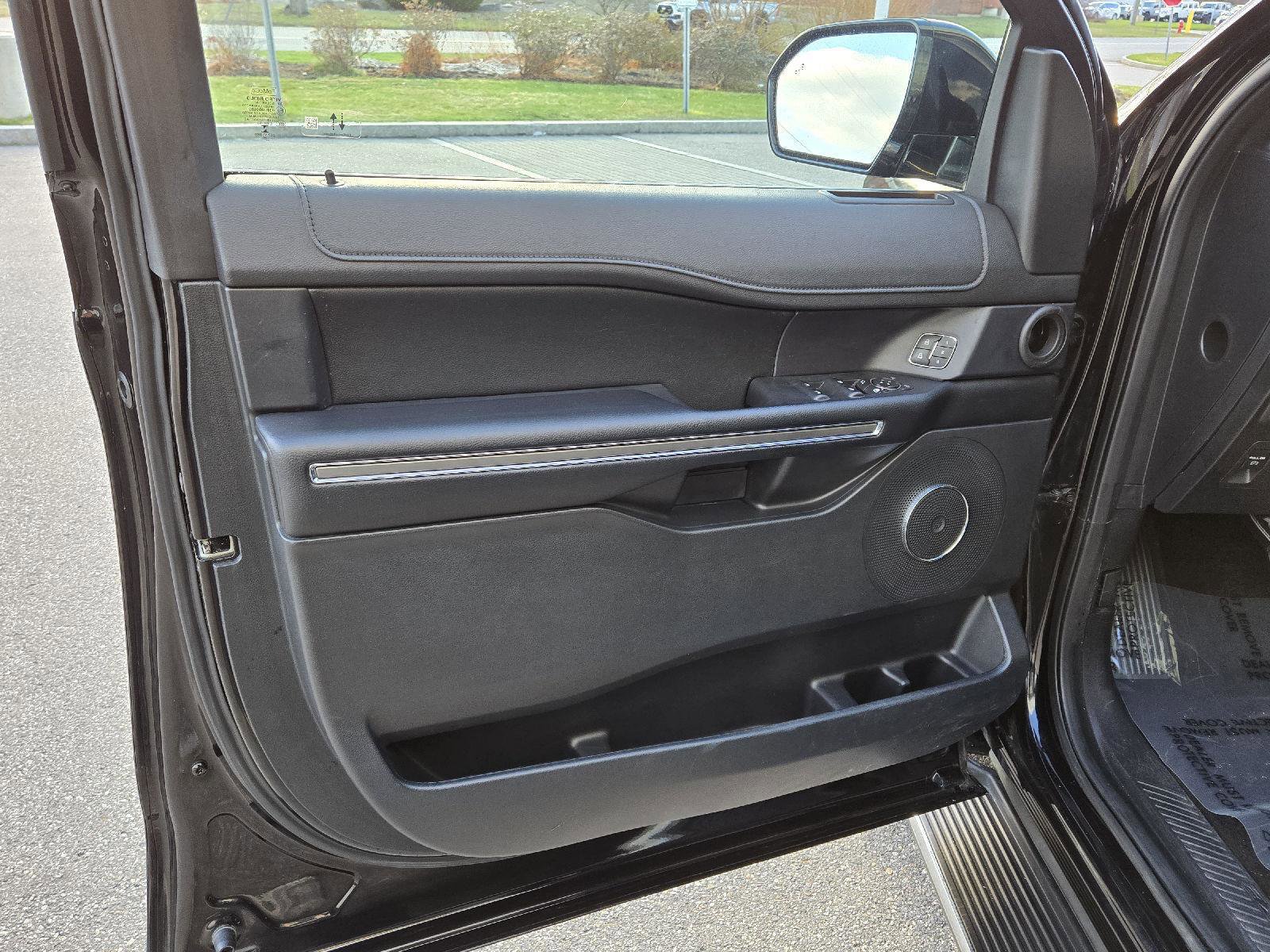 Used 2021 Ford Expedition XLT image 9