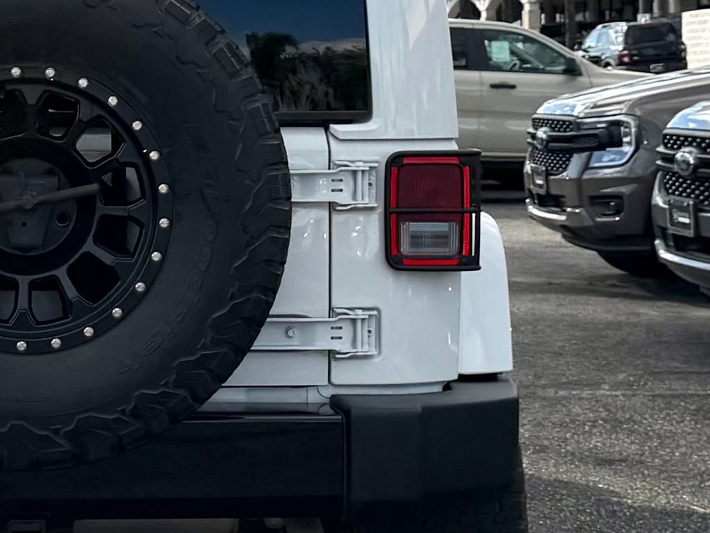 Used 2018 Jeep Wrangler Unlimited Sahara image 10