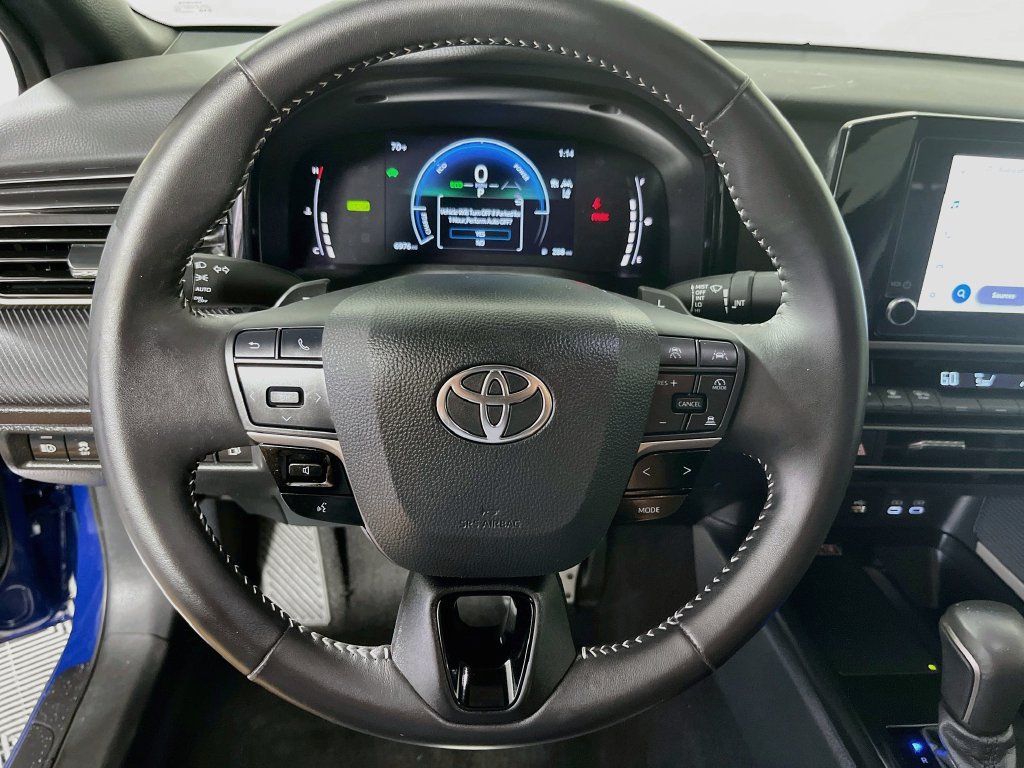 Used 2025 Toyota Camry SE FWD image 8