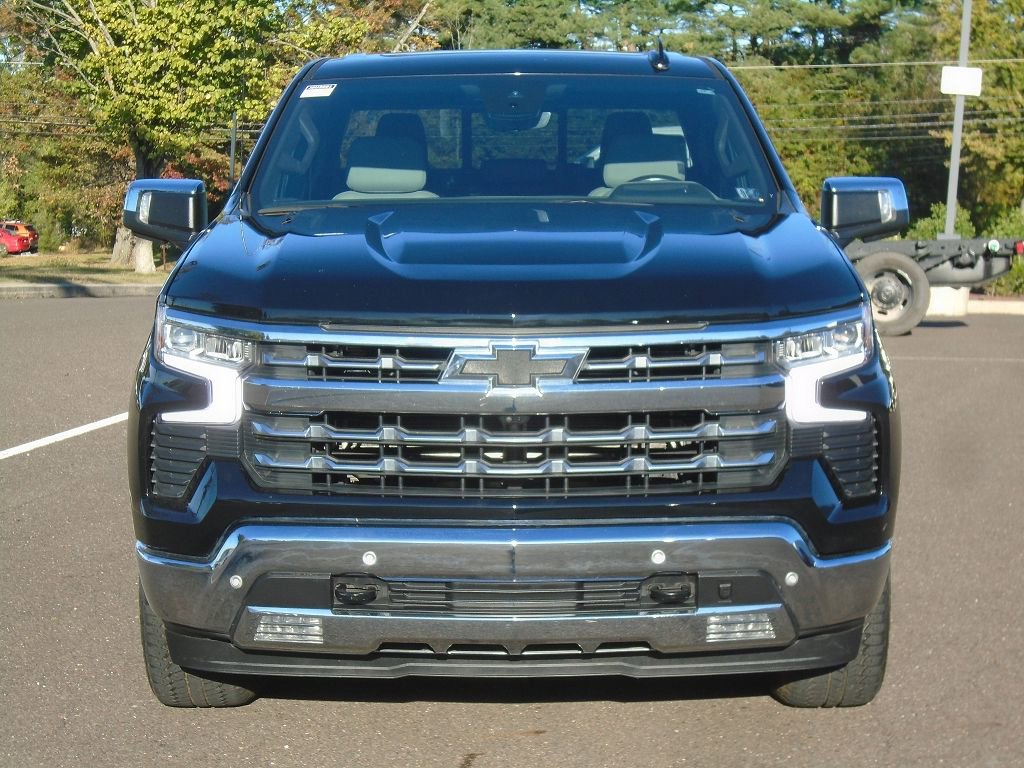 Used 2023 Chevrolet Silverado 1500 LTZ w/ LTZ Premium Package image 5
