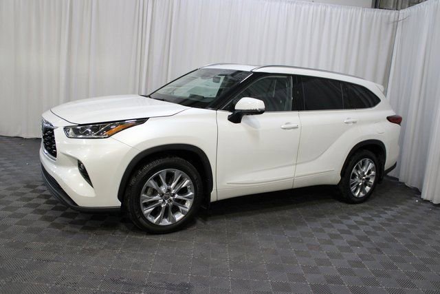 Used 2020 Toyota Highlander Limited image 3