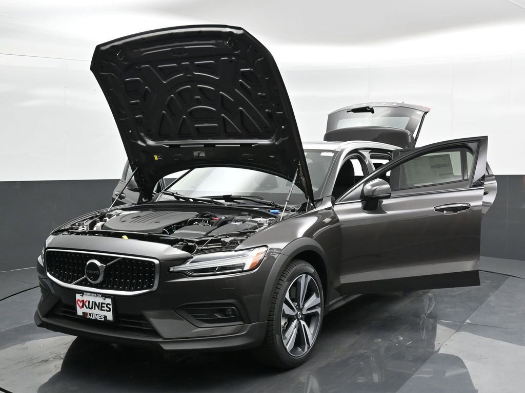 New 2025 Volvo V60 B5 Cross Country Plus w/ Protection Package Premier image 48