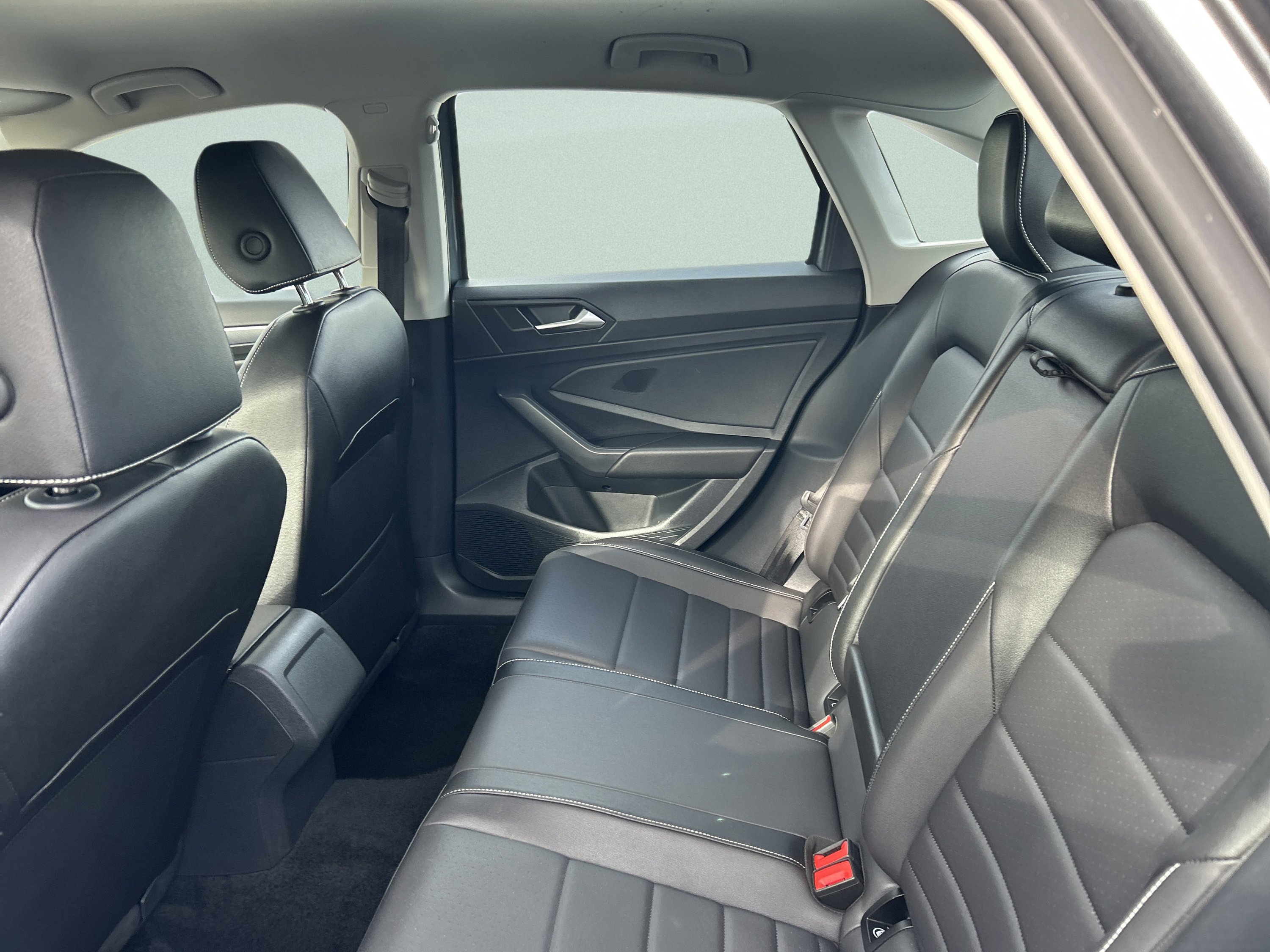 Used 2024 Volkswagen Jetta SE FWD image 13
