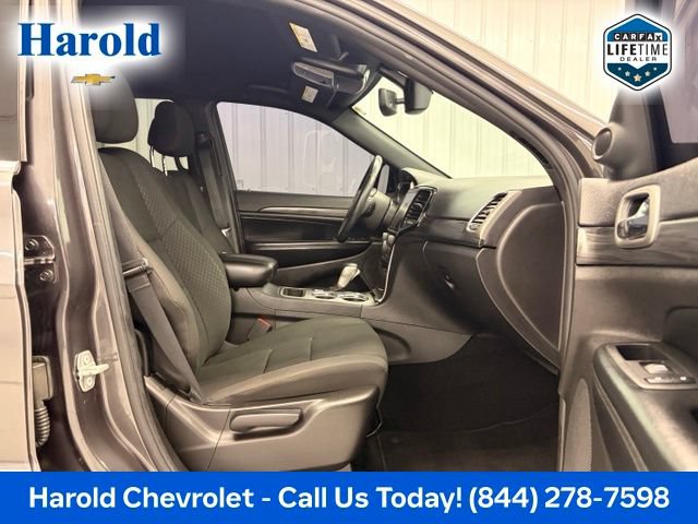 Used 2019 Jeep Grand Cherokee Laredo w/ Security & Convenience Group AWD/4WD image 11