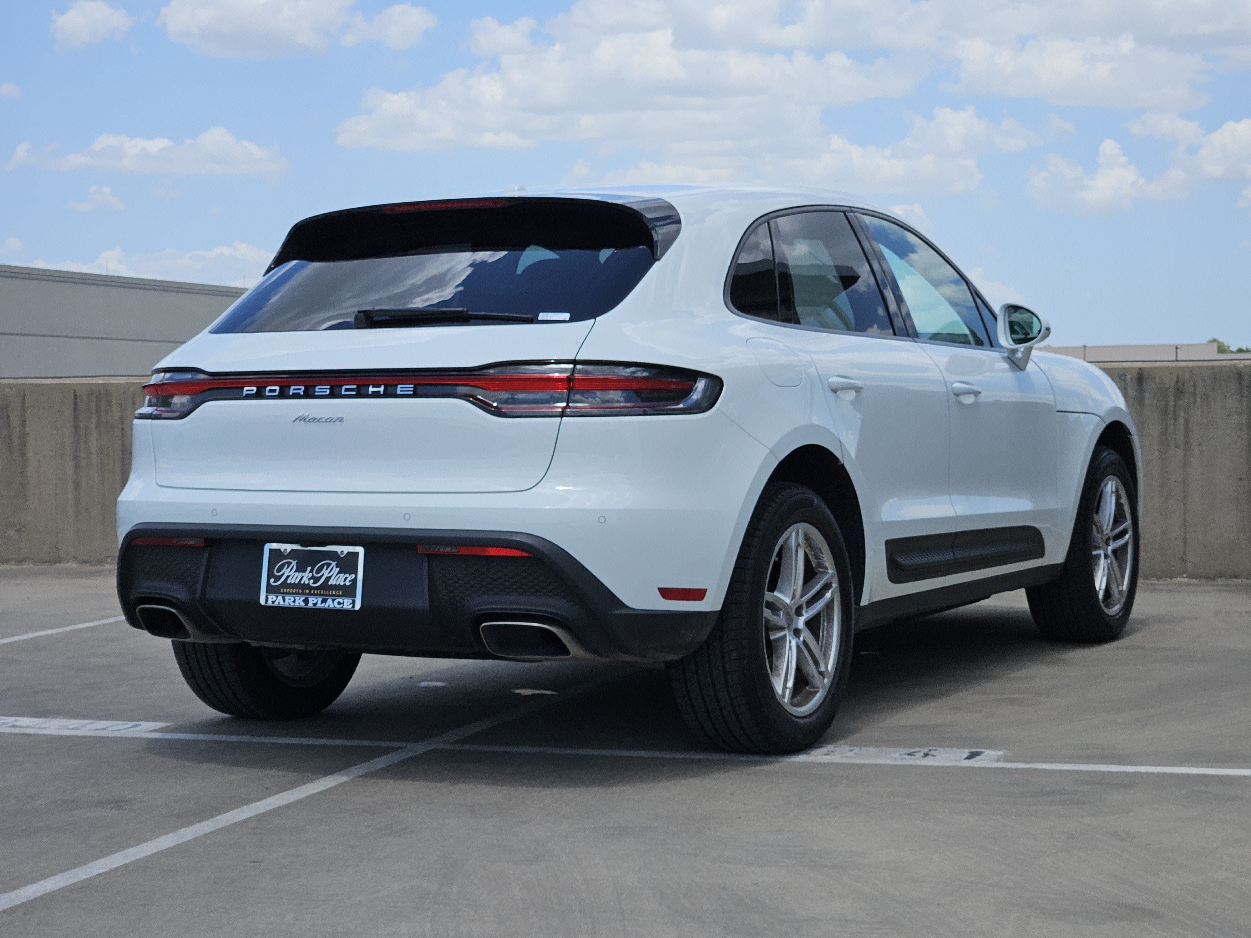 Certified 2026 Porsche Macan AWD/4WD image 8
