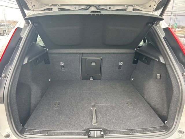 Certified 2025 Volvo XC40 B5 Plus AWD/4WD image 11