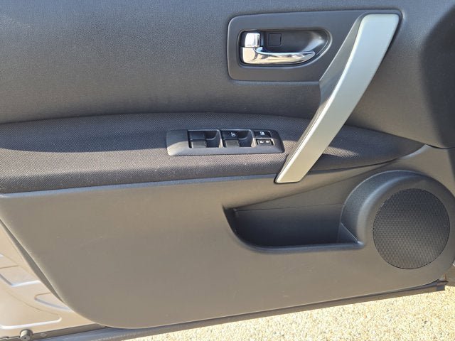 Used 2011 Nissan Rogue S image 16