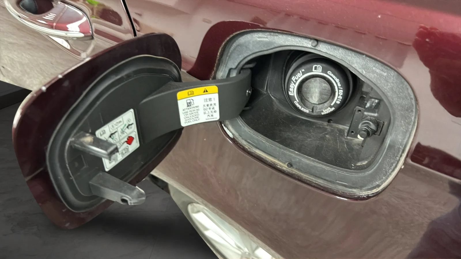Used 2017 Ford Fusion SE w/ Equipment Group 602A FWD image 29