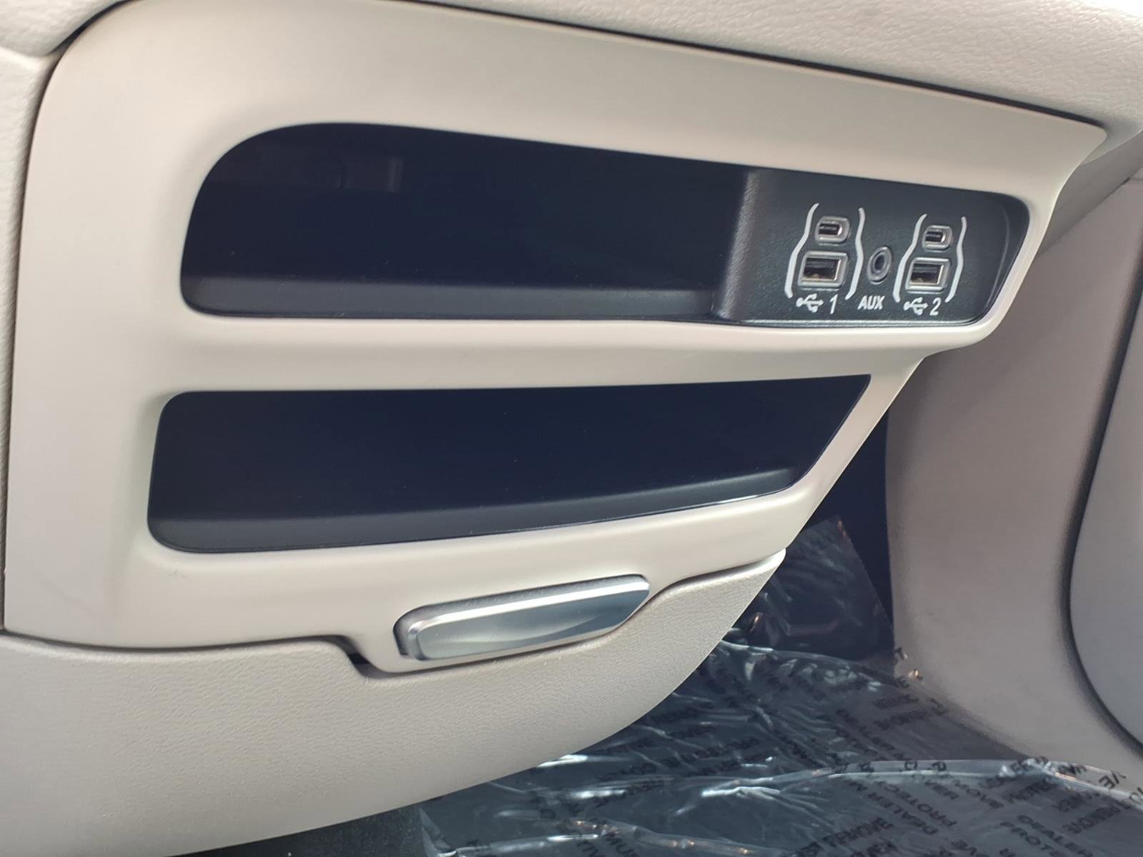 Used 2024 Chrysler Pacifica Touring-L image 16