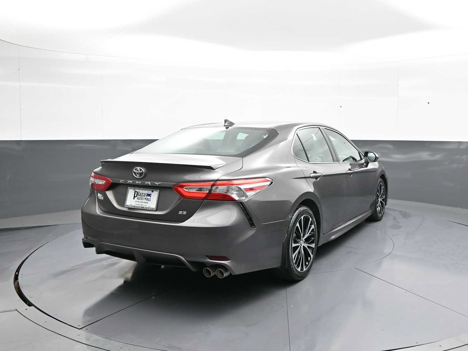Used 2020 Toyota Camry SE w/ Convenience Package FWD image 5