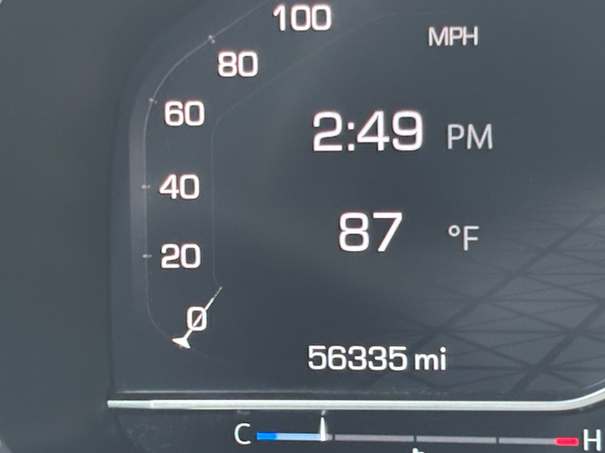 Used 2022 GMC Yukon XL SLT w/ SLT Premium Package AWD/4WD image 32
