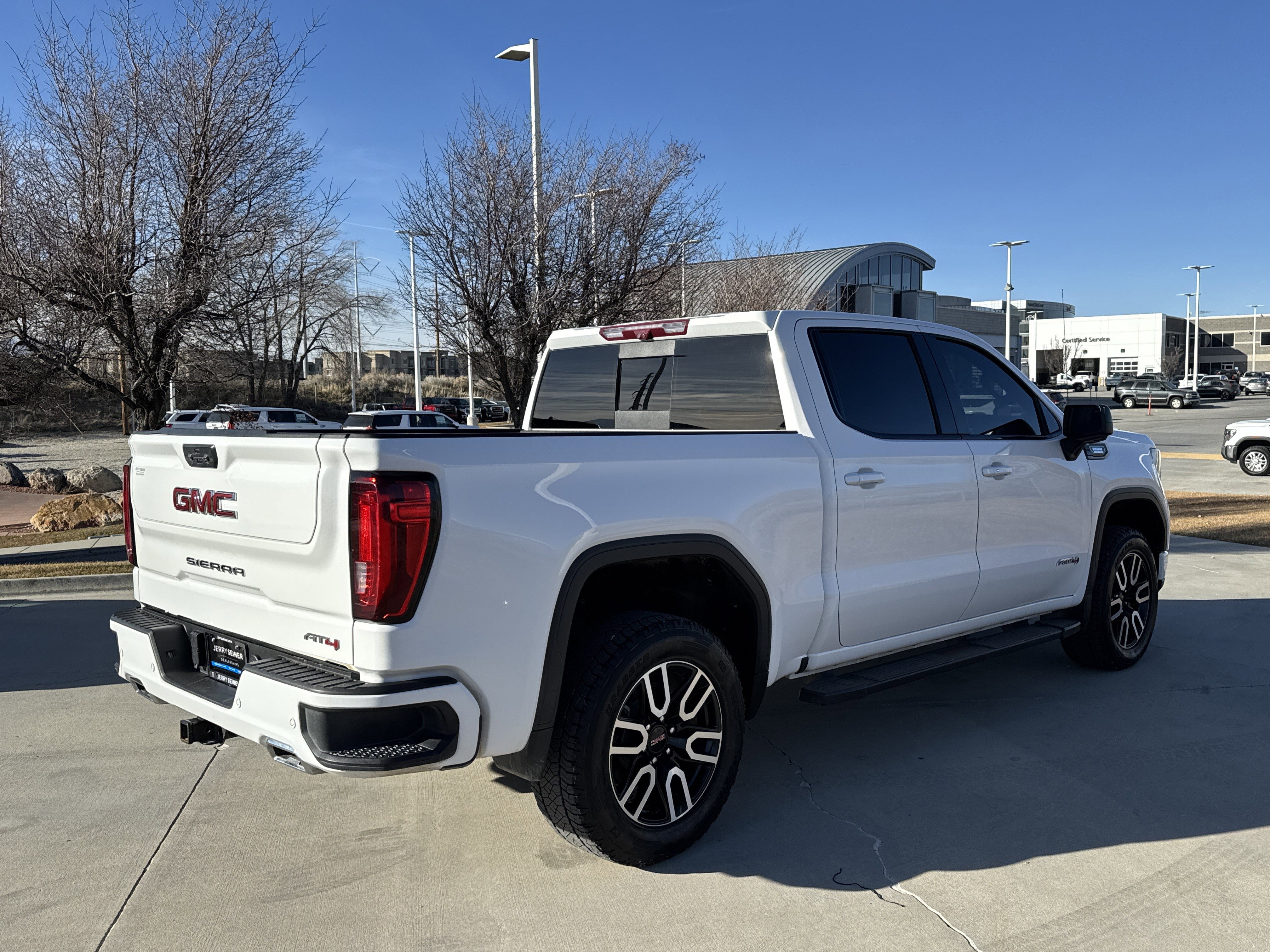 Used 2023 GMC Sierra 1500 AT4 w/ Technology Package image 5