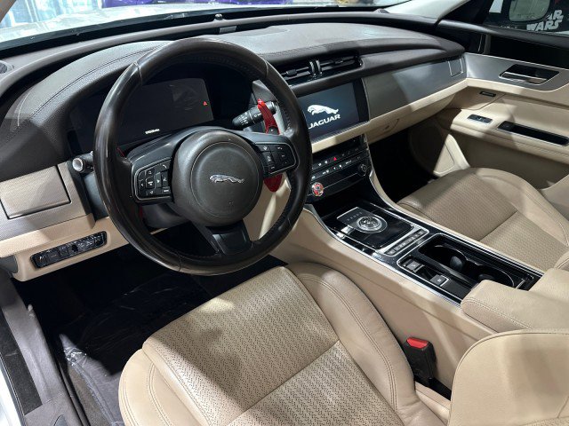 Used 2017 Jaguar XF Prestige AWD/4WD image 28