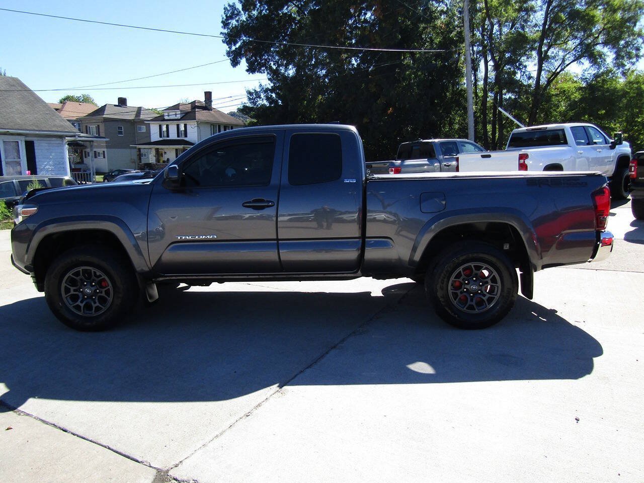 Used 2018 Toyota Tacoma SR5 AWD/4WD image 6