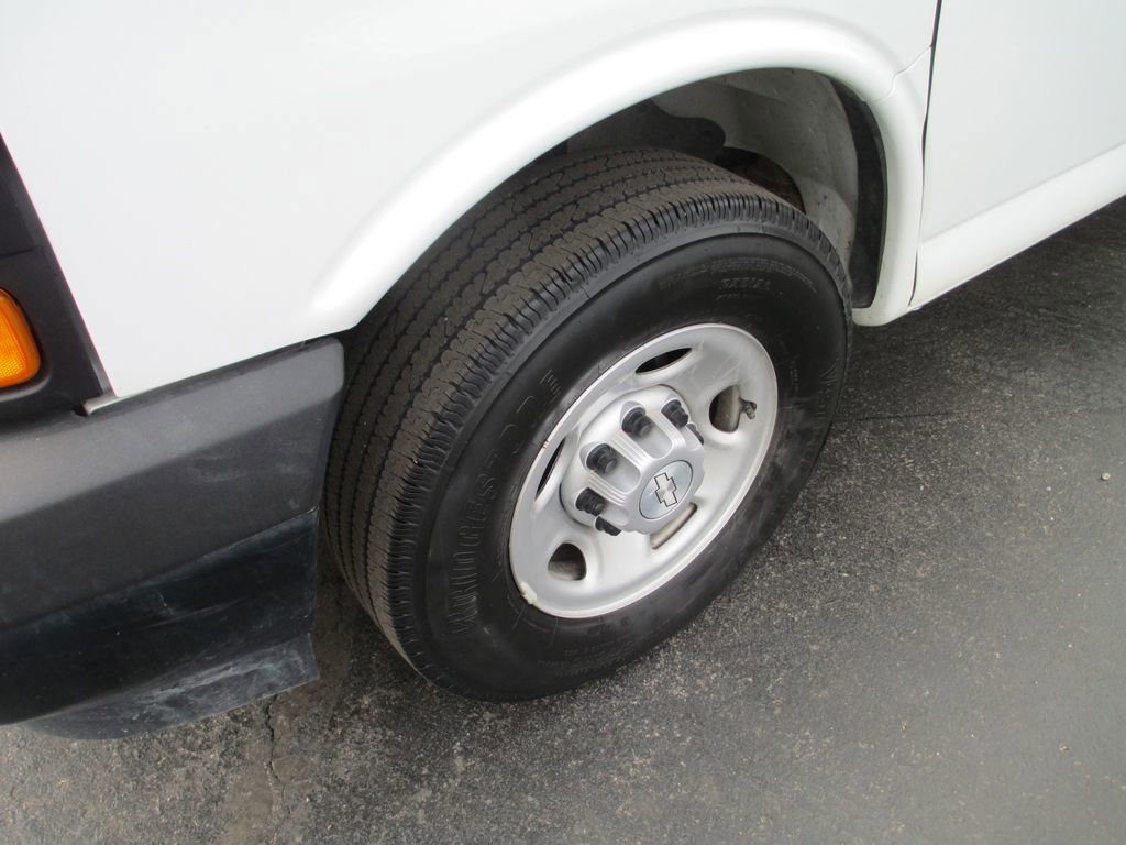 Used 2018 Chevrolet Express 2500 w/ Driver Convenience Package RWD image 14