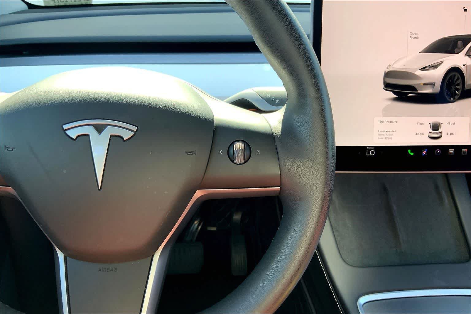 Used 2025 Tesla Model Y Long Range RWD image 25
