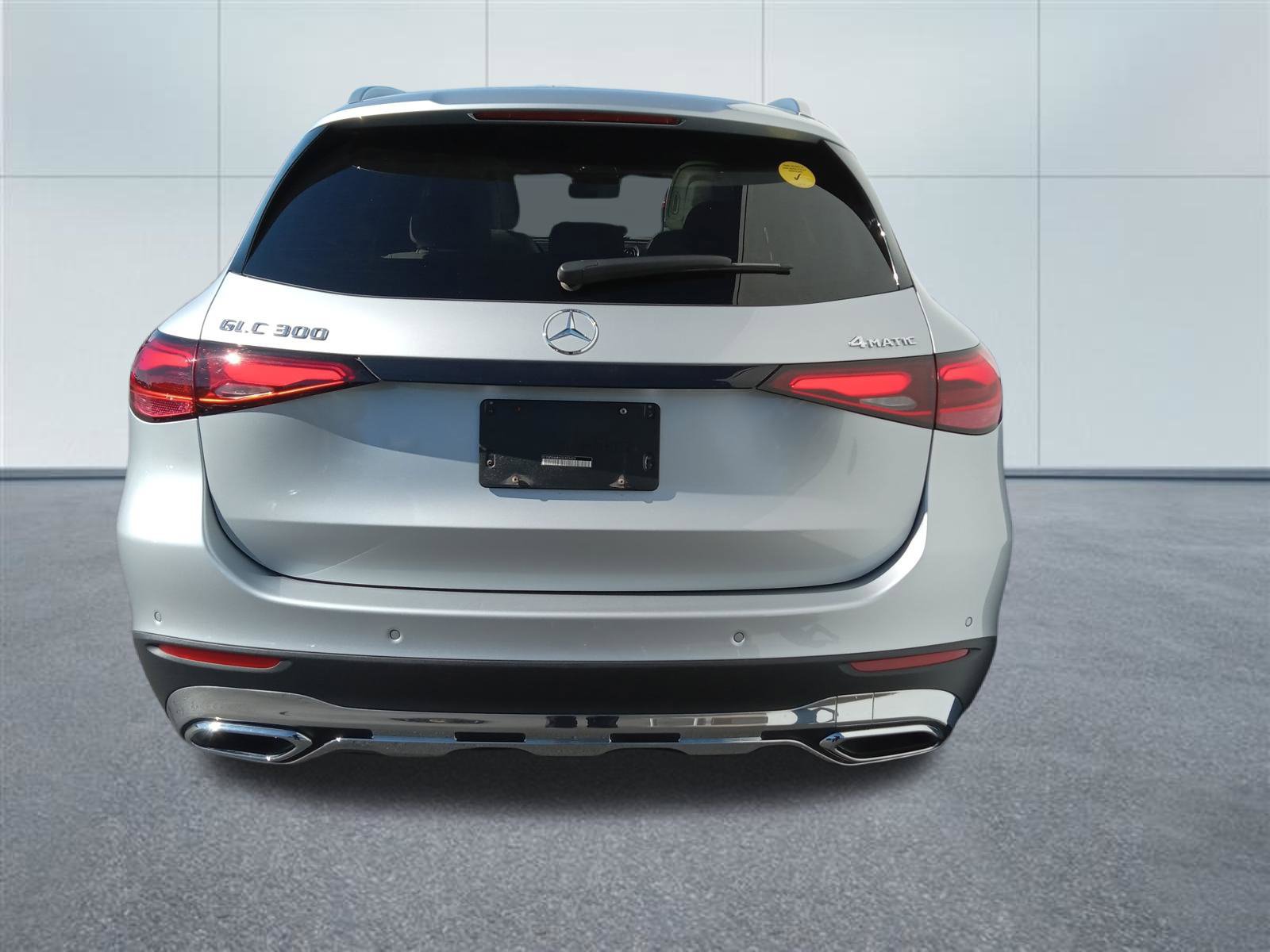 Used 2025 Mercedes-Benz GLC 300 4MATIC image 4