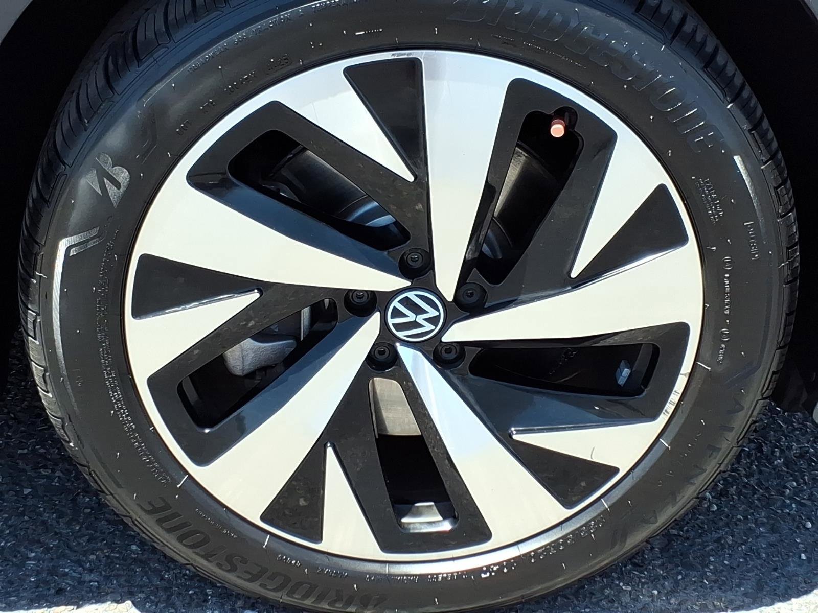 Certified 2022 Volkswagen ID.4 Pro S w/ Gradient Package AWD/4WD image 9