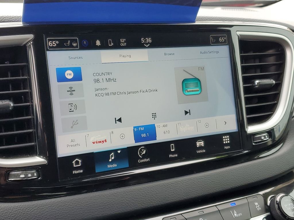 Used 2023 Chrysler Pacifica Touring-L image 19