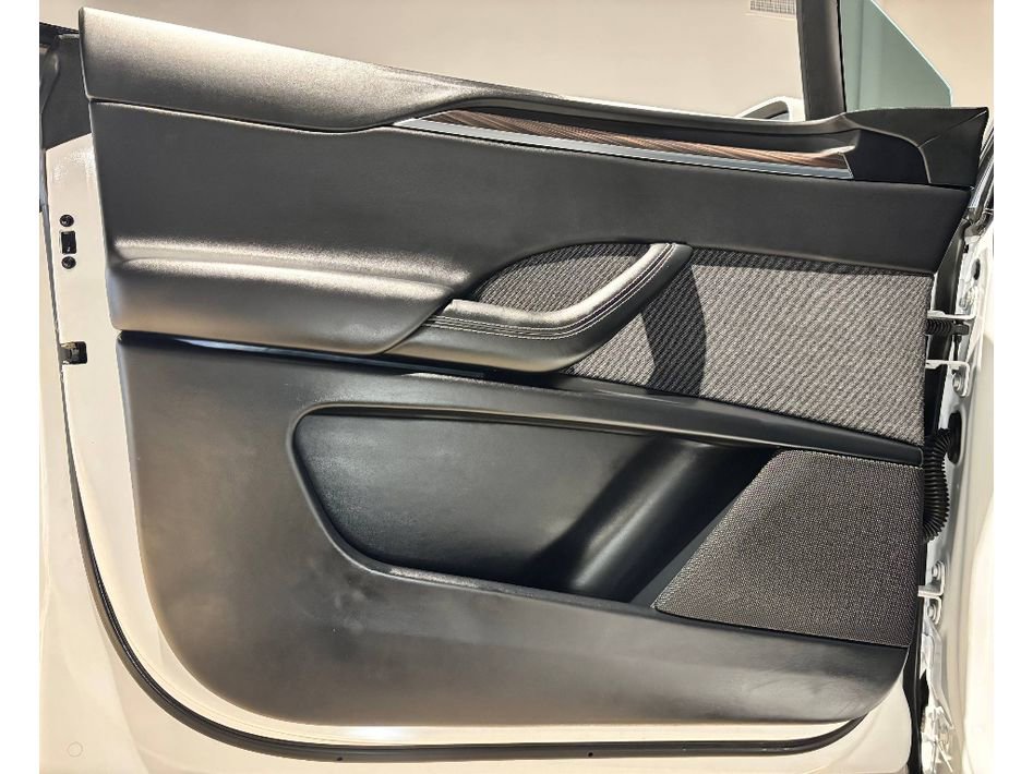 Used 2024 Tesla Model X image 19