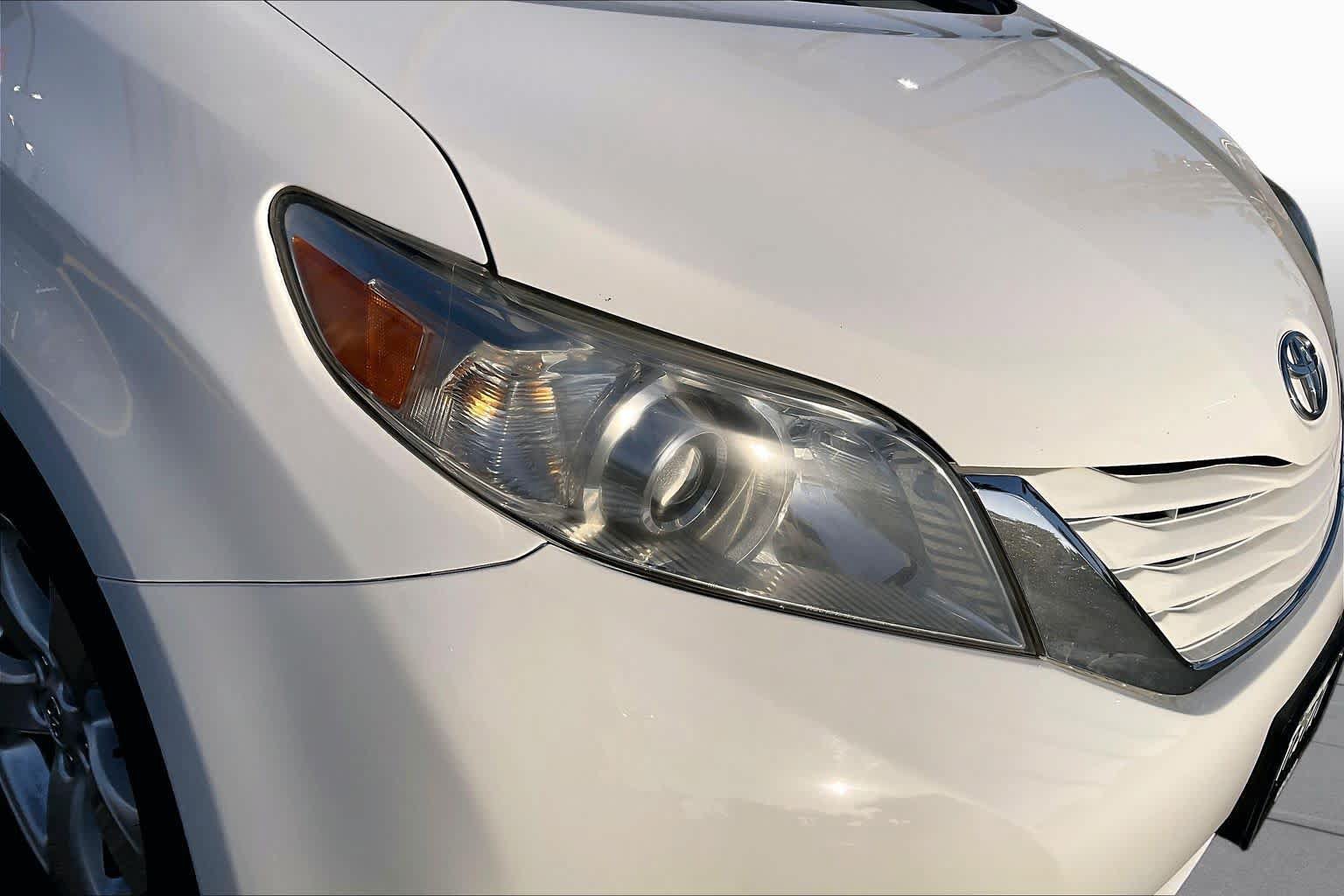 Used 2015 Toyota Sienna LE FWD image 27