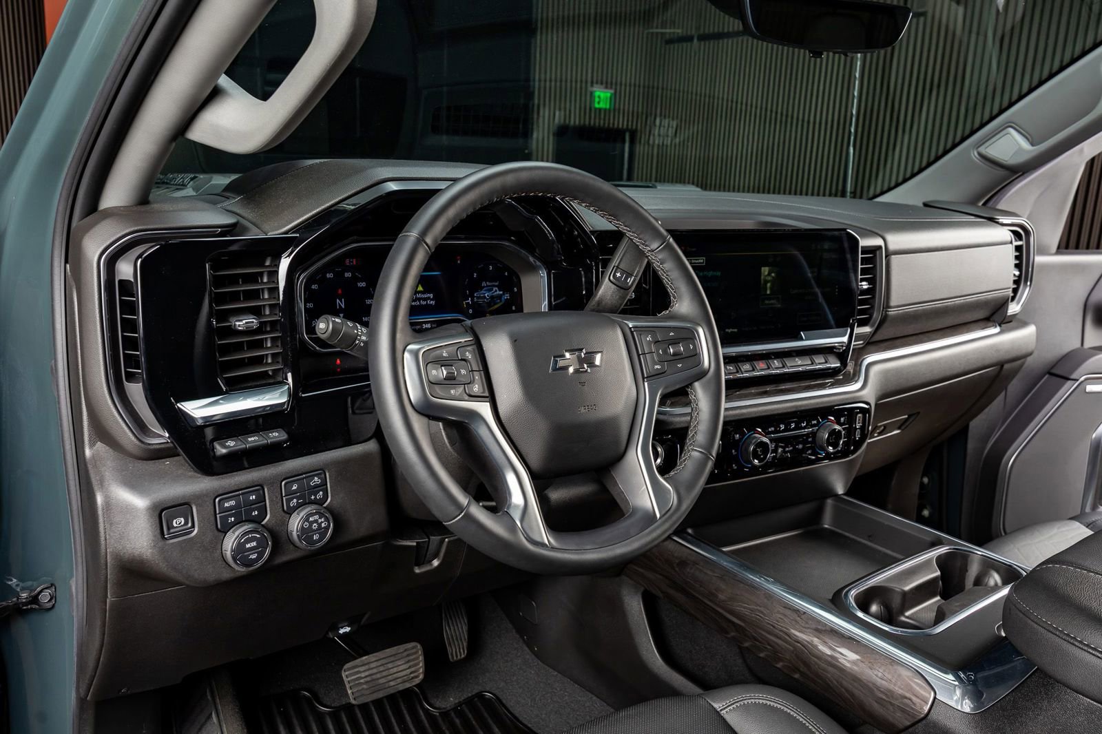 Used 2025 Chevrolet Silverado 3500 LTZ w/ LTZ Plus Package image 17