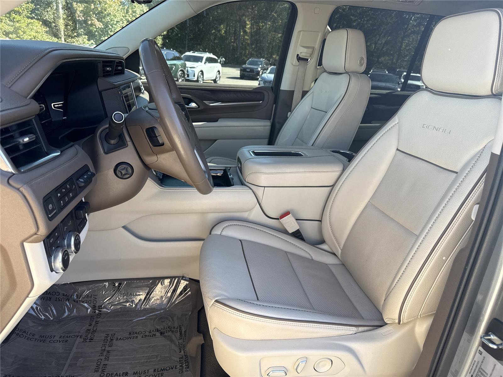 Used 2022 GMC Yukon Denali w/ Advanced Technology Package image 8