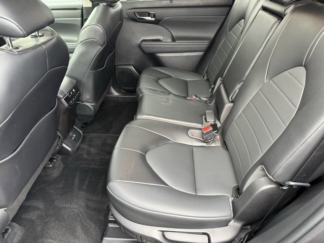 Certified 2022 Toyota Highlander XLE image 7