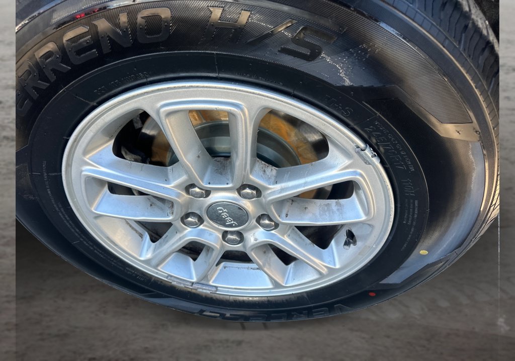 Used 2018 Jeep Grand Cherokee Laredo AWD/4WD image 18