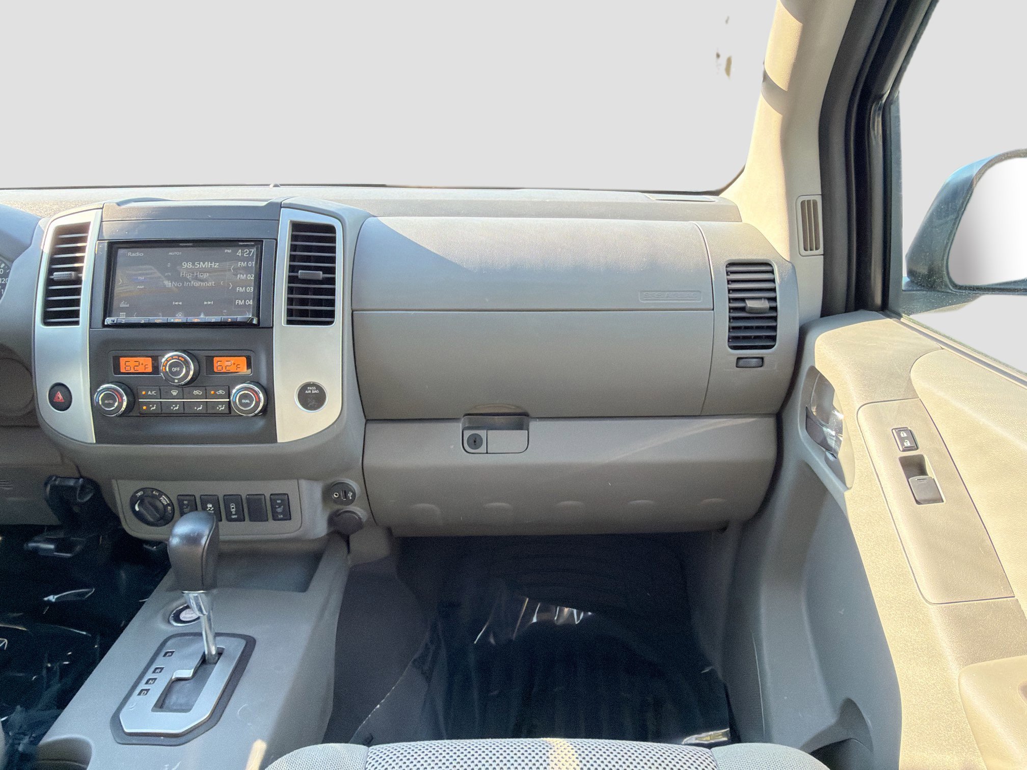 Used 2020 Nissan Frontier SV image 16