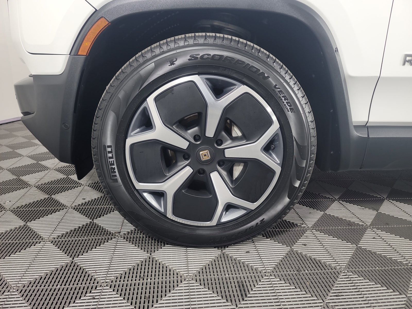 Used 2023 Rivian R1T Adventure Dual AWD/4WD image 9