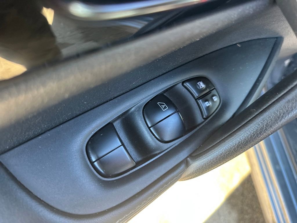 Used 2022 Nissan Rogue Sport SL w/ Premium Package image 13