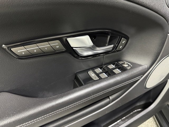 Used 2019 Land Rover Range Rover Evoque SE Dynamic image 22