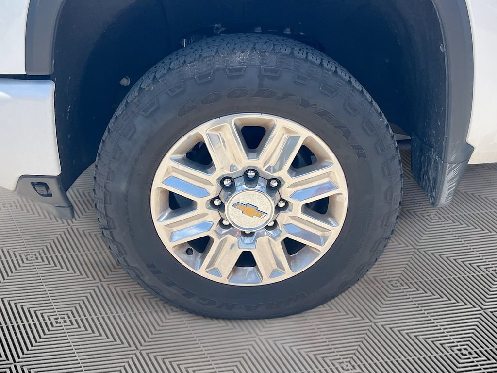 Used 2025 Chevrolet Silverado 3500 High Country w/ High Country Premium Package AWD/4WD image 35