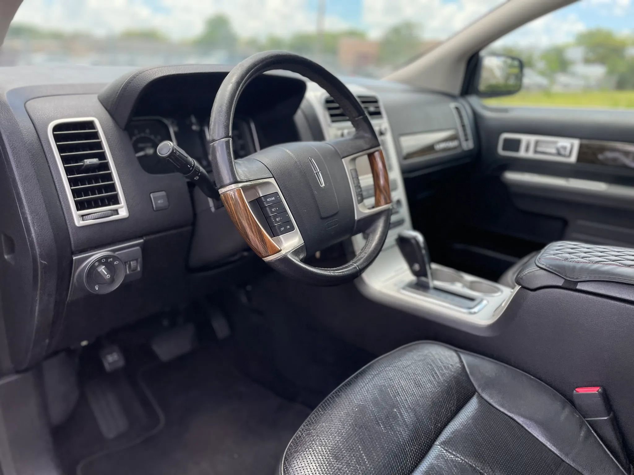 Used 2010 Lincoln MKX 2WD image 25