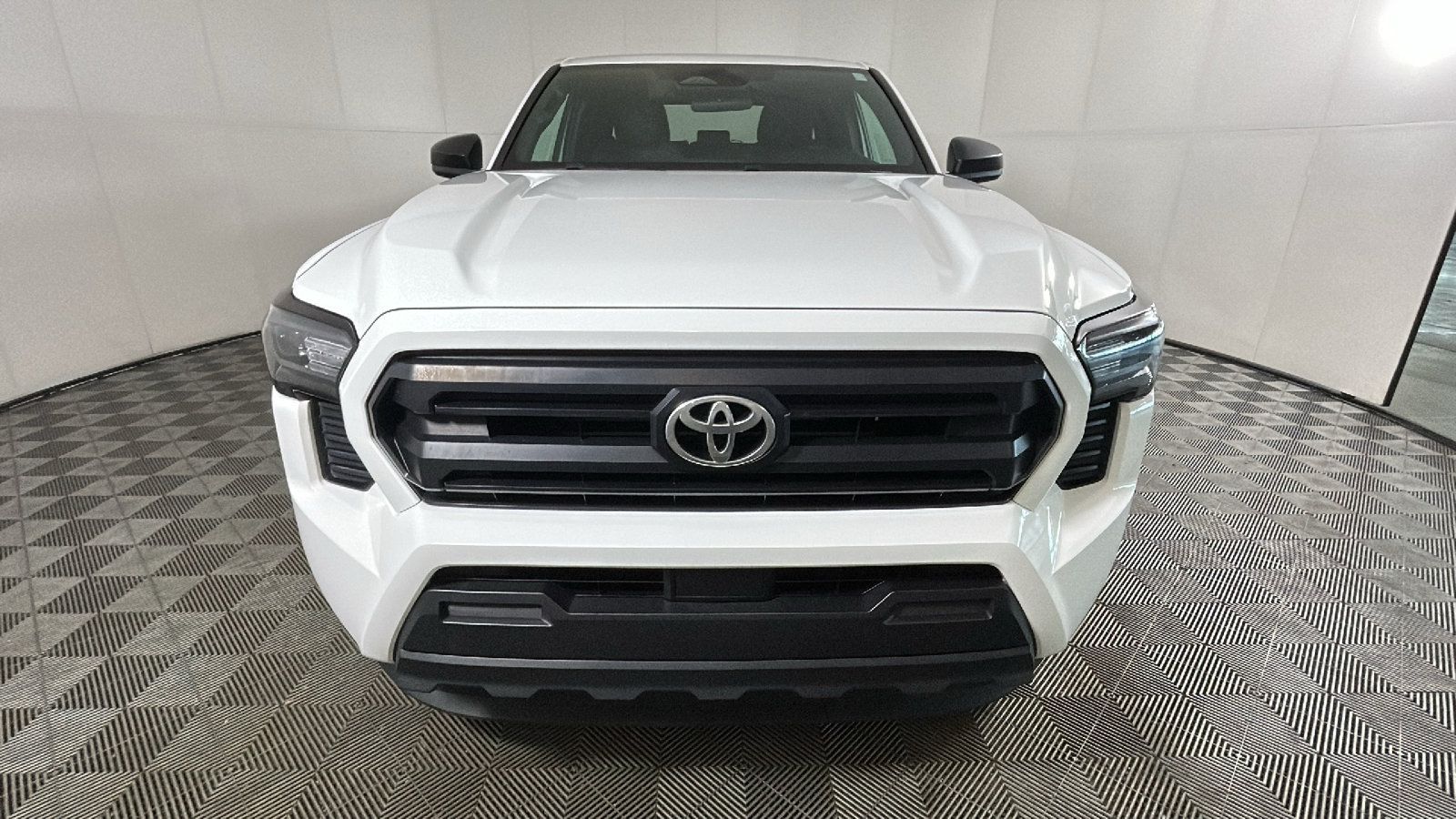 Used 2024 Toyota Tacoma SR AWD/4WD image 9