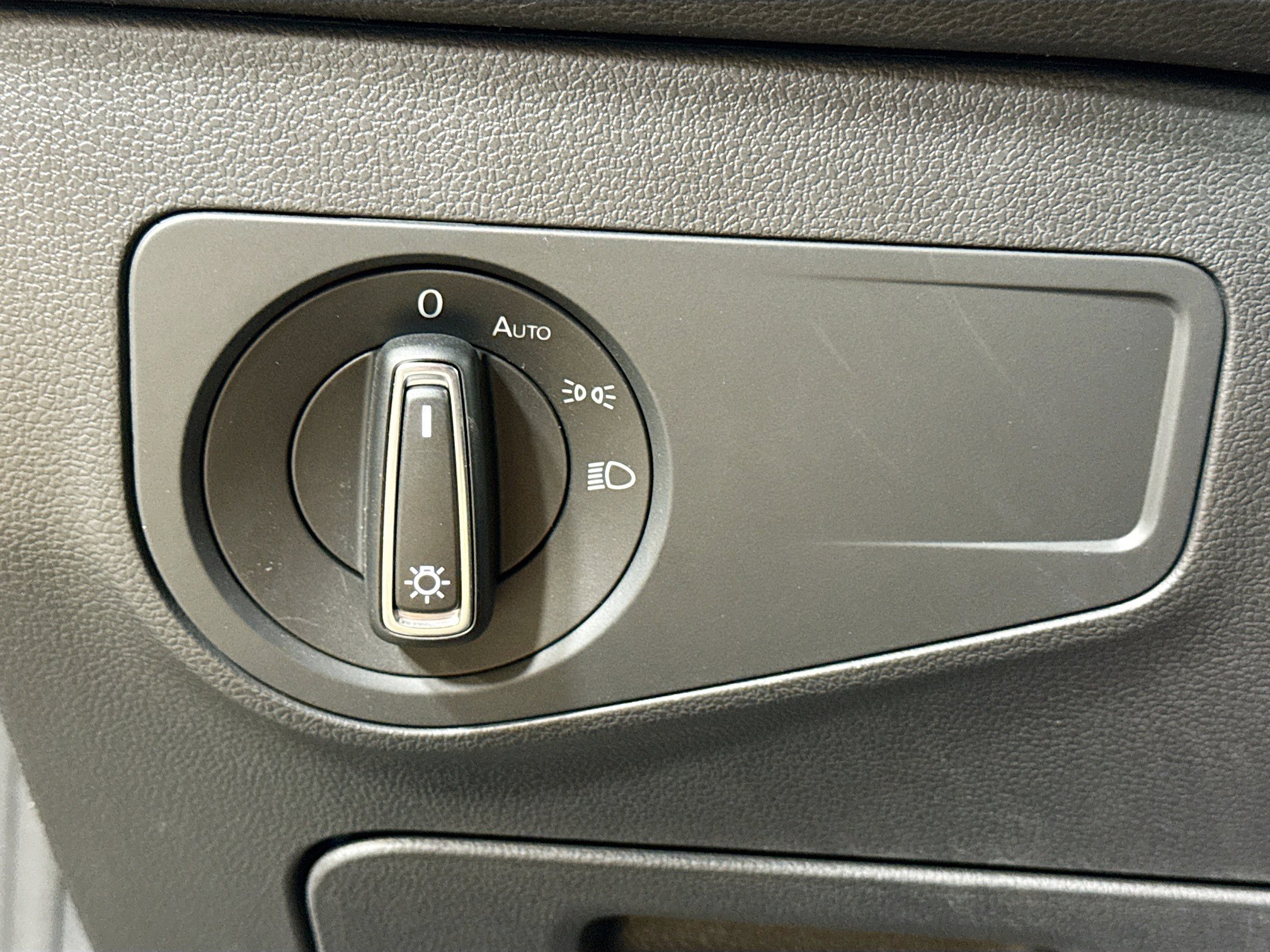 Used 2022 Volkswagen Tiguan SE R-Line image 37