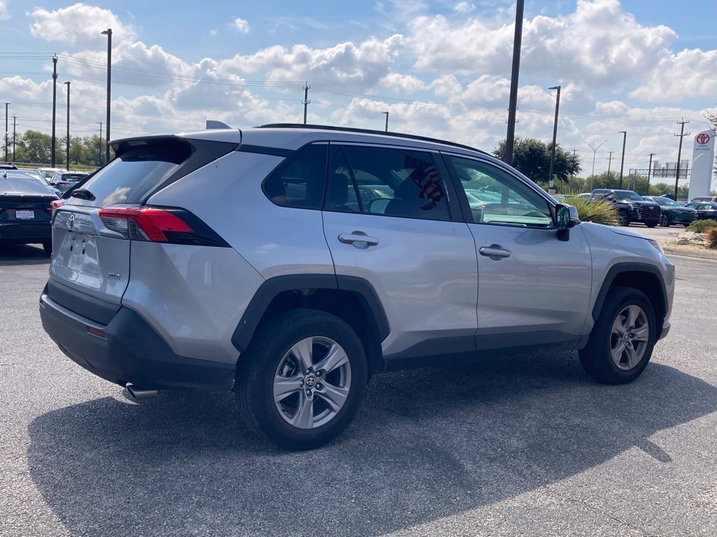 Certified 2025 Toyota RAV4 XLE FWD image 5