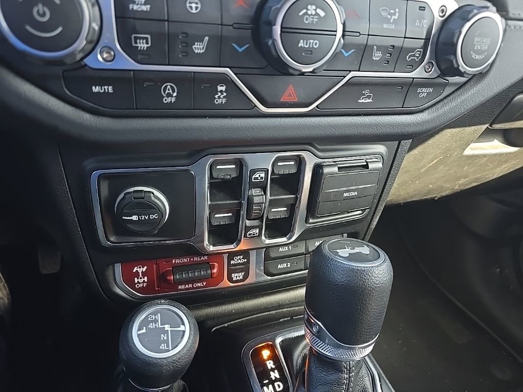 Used 2024 Jeep Wrangler Unlimited Rubicon w/ Technology Group image 17