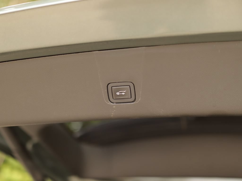Used 2023 Chevrolet Traverse LT w/ LPO, Floor Liner Package AWD/4WD image 29