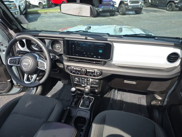 Used 2025 Jeep Wrangler Unlimited Sahara w/ Safety Group image 53