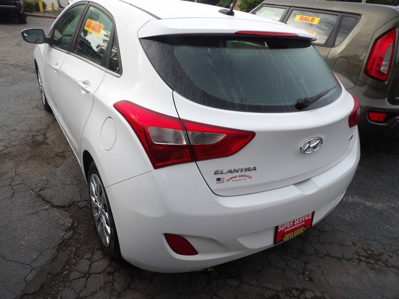 Used 2016 Hyundai Elantra GT FWD image 2