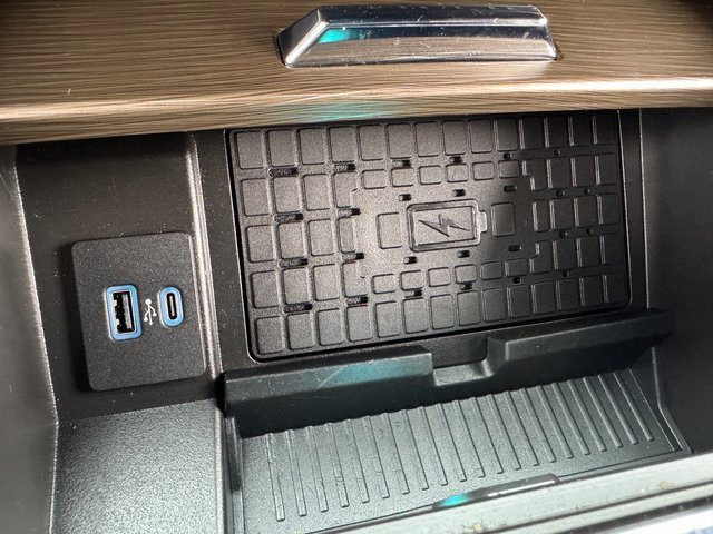 Used 2022 Ford Expedition Max Limited image 31