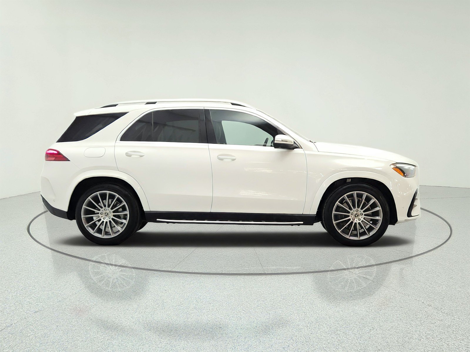 Used 2024 Mercedes-Benz GLE 350 4MATIC image 4