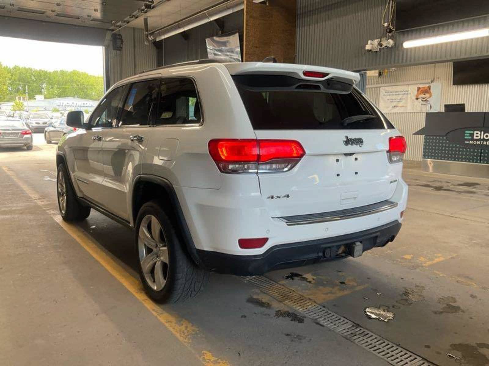 Used 2015 Jeep Grand Cherokee Limited AWD/4WD image 6