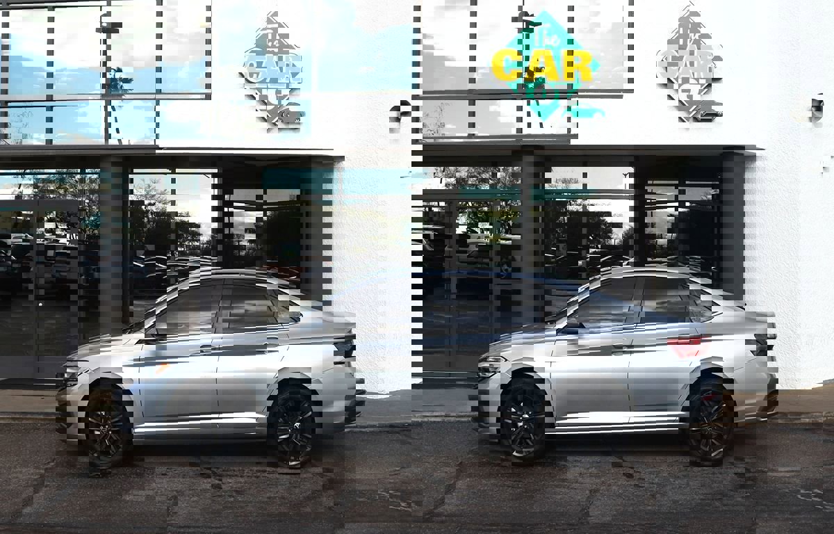 Used 2023 Volkswagen Jetta SE image 8