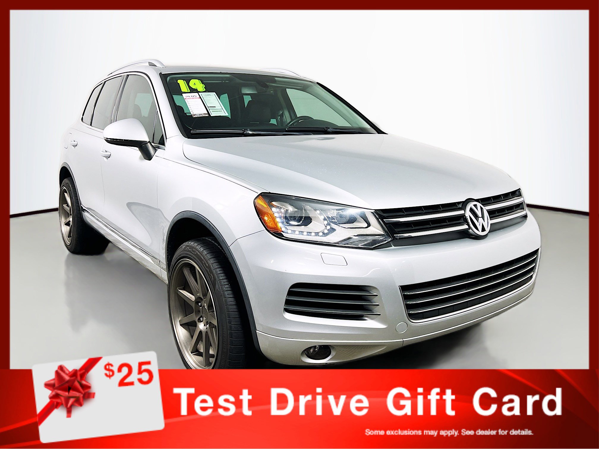 Used 2014 Volkswagen Touareg Sport image 1