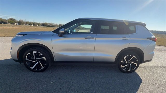 Used 2024 Mitsubishi Outlander SE image 5